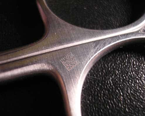 Marquage micro-percussion sur matériel médical datamatrix